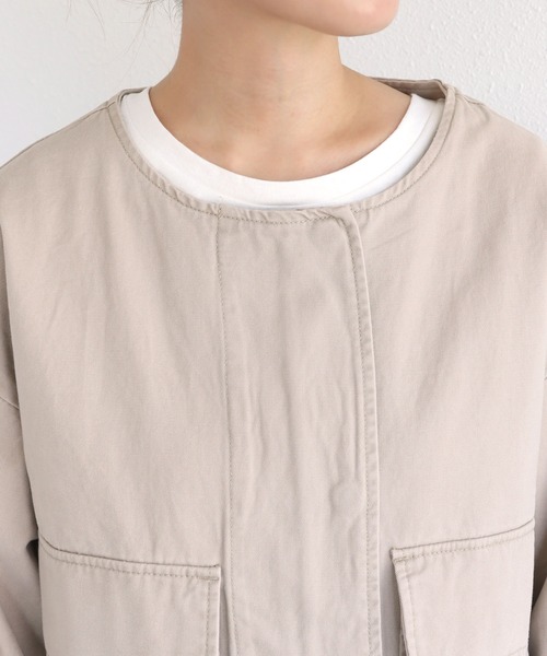 andme（アンドミー）の「コットンツイルショート丈ノーカラージャケット（ミリタリージャケット・レディース・チャコールグレー/ベージュ/カーキ/グレイッシュベージュ・M）」の19枚目の写真