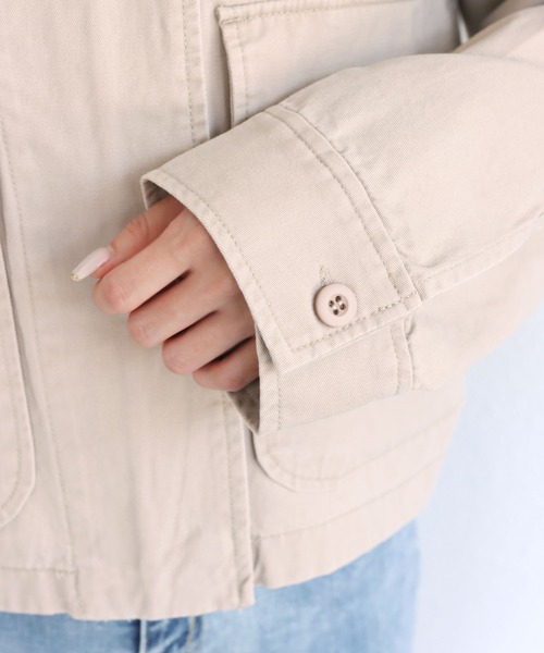 andme（アンドミー）の「コットンツイルショート丈ノーカラージャケット（ミリタリージャケット・レディース・チャコールグレー/ベージュ/カーキ/グレイッシュベージュ・M）」の21枚目の写真