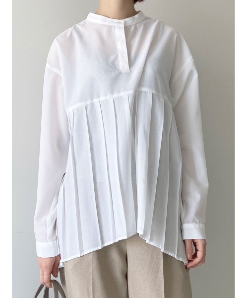 Samansa Mos2 blue（サマンサモスモスブルー）の「プリーツ切替ブラウス（シャツ/ブラウス・レディース・ブラック/オフホワイト/ライトベージュ・ﾌﾘ-）」の2枚目の写真