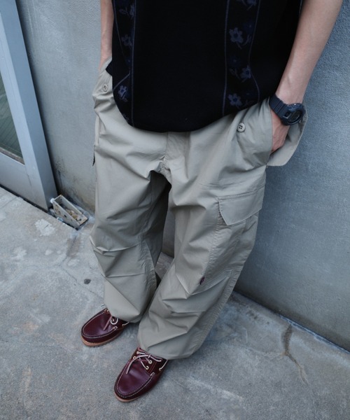 WHO'S WHO gallery(フーズフーギャラリー)の「COOPERパラシュートパンツ(カーゴパンツ・メンズ・ブラック/カーキ/サンドベージュ・FREE)」の9枚目の写真