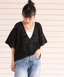 クロシェ編みＶネックニット