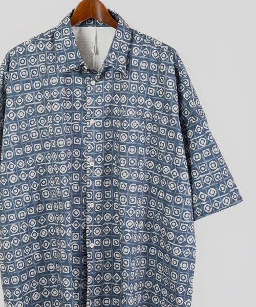 FUNALIVE（ファンアライブ）の「とろみレトロ総柄プリント半袖ビッグシャツ（シャツ/ブラウス・メンズ・モカ/ネイビー/サックスブルー/ブラック系その他/ホワイト/ベージュ/イエロー/キナリ/グリーン/ブラック・M/L/XL）」の8枚目の写真