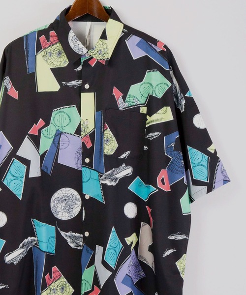 FUNALIVE（ファンアライブ）の「とろみレトロ総柄プリント半袖ビッグシャツ（シャツ/ブラウス・メンズ・モカ/ネイビー/サックスブルー/ブラック系その他/ホワイト/ベージュ/イエロー/キナリ/グリーン/ブラック・M/L/XL）」の4枚目の写真