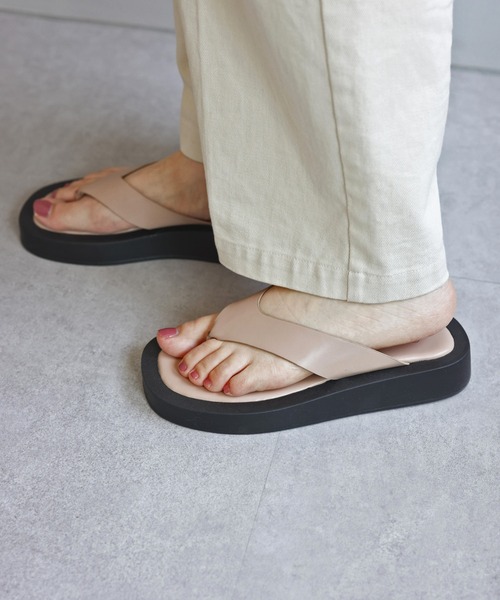 DISCOAT（ディスコート）の「プラットフォームトングサンダル（サンダル・レディース・オフホワイト/ブラック/ベージュ・SMALL/MEDIUM/LARGE）」の17枚目の写真