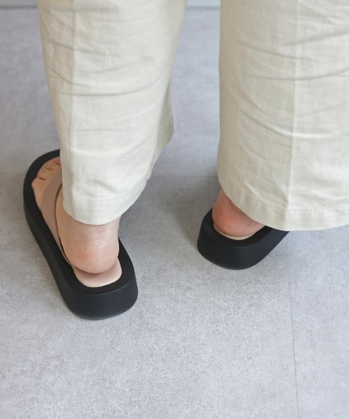 DISCOAT（ディスコート）の「プラットフォームトングサンダル（サンダル・レディース・オフホワイト/ブラック/ベージュ・SMALL/MEDIUM/LARGE）」の18枚目の写真