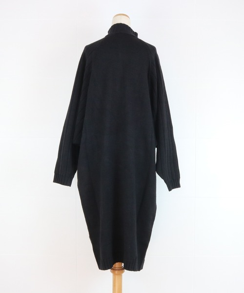 AULA AILA（アウラアイラ）の「ハーフジップビッグニットワンピース（ワンピース・レディース・アイボリー/ブラック/ブルー・0）」の6枚目の写真