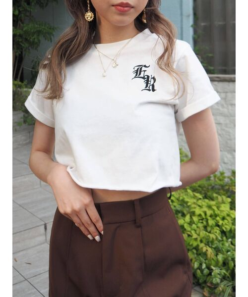 EVRIS（エヴリス）の「ERクロップドTシャツ（Tシャツ/カットソー・レディース・パープル/グレー/グリーン/イエロー/ブラック/ホワイト/レッド・FREE）」の2枚目の写真