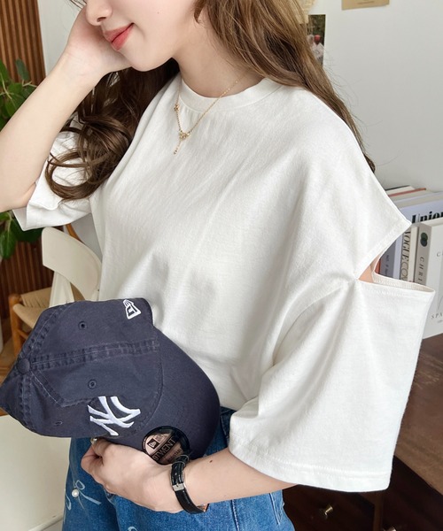 moment+(モーメントプラス)の「綿100%無地&ボーダー天竺.ショルダーカットアウトTシャツ(Tシャツ/カットソー・レディース・ブラック/グリーン/レッド/ピンク/ベージュ系その他/オフホワイト/ブラック系その他・M)」の2枚目の写真