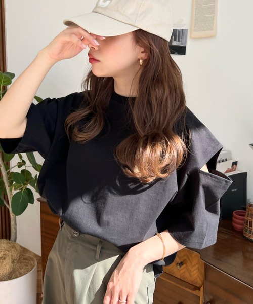 moment+(モーメントプラス)の「綿100%無地&ボーダー天竺.ショルダーカットアウトTシャツ(Tシャツ/カットソー・レディース・ブラック/グリーン/レッド/ピンク/ベージュ系その他/オフホワイト/ブラック系その他・M)」の3枚目の写真
