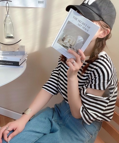moment+(モーメントプラス)の「綿100%無地&ボーダー天竺.ショルダーカットアウトTシャツ(Tシャツ/カットソー・レディース・ブラック/グリーン/レッド/ピンク/ベージュ系その他/オフホワイト/ブラック系その他・M)」の11枚目の写真