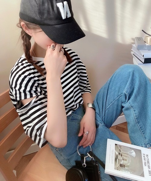 moment+(モーメントプラス)の「綿100%無地&ボーダー天竺.ショルダーカットアウトTシャツ(Tシャツ/カットソー・レディース・ブラック/グリーン/レッド/ピンク/ベージュ系その他/オフホワイト/ブラック系その他・M)」の12枚目の写真