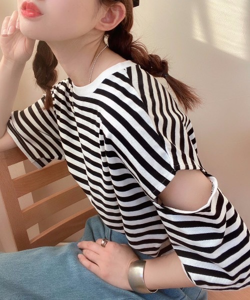 moment+(モーメントプラス)の「綿100%無地&ボーダー天竺.ショルダーカットアウトTシャツ(Tシャツ/カットソー・レディース・ブラック/グリーン/レッド/ピンク/ベージュ系その他/オフホワイト/ブラック系その他・M)」の15枚目の写真