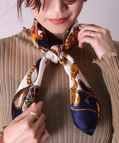 BAYBLO（ベイブロ）の「(CR)【ユニセックス】馬車 柄 プリント スカーフ[70cm×70cm]（バンダナ/スカーフ・レディース・グレー/ネイビー/レッド/ブラック/ブラウン・ONE SIZE）」の5枚目の写真