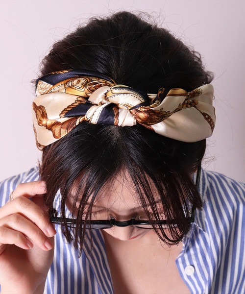 BAYBLO（ベイブロ）の「(CR)【ユニセックス】馬車 柄 プリント スカーフ[70cm×70cm]（バンダナ/スカーフ・レディース・グレー/ネイビー/レッド/ブラック/ブラウン・ONE SIZE）」の7枚目の写真