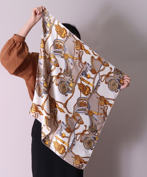 BAYBLO（ベイブロ）の「(CR)【ユニセックス】馬車 柄 プリント スカーフ[70cm×70cm]（バンダナ/スカーフ・レディース・グレー/ネイビー/レッド/ブラック/ブラウン・ONE SIZE）」の8枚目の写真