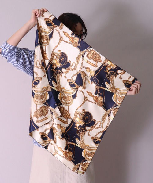 BAYBLO（ベイブロ）の「(CR)【ユニセックス】馬車 柄 プリント スカーフ[70cm×70cm]（バンダナ/スカーフ・レディース・グレー/ネイビー/レッド/ブラック/ブラウン・ONE SIZE）」の9枚目の写真