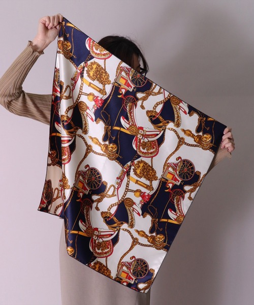 BAYBLO（ベイブロ）の「(CR)【ユニセックス】馬車 柄 プリント スカーフ[70cm×70cm]（バンダナ/スカーフ・レディース・グレー/ネイビー/レッド/ブラック/ブラウン・ONE SIZE）」の10枚目の写真