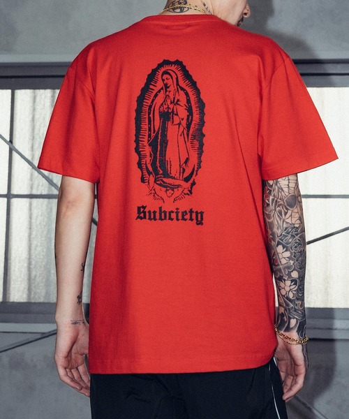 Subciety（サブサエティ）の「MARIA TEE（Tシャツ/カットソー・メンズ・ブラック/ホワイト×ゴールド/ホワイト/ブラック×ゴールド/ブラック×レッド/ブラック×ブラック/レッド/インディゴブルー/ブラック×ピンク/ホワイト系その他2/ブラック×ブルー・LARGE/SMALL/X-LARGE/XX-LARGE/MEDIUM）」の11枚目の写真