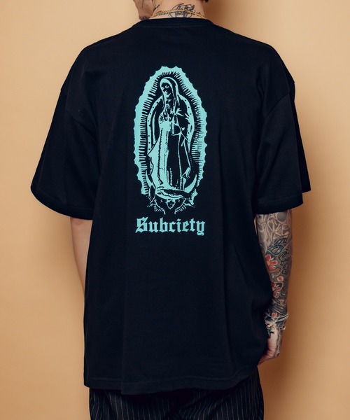 Subciety（サブサエティ）の「MARIA TEE（Tシャツ/カットソー・メンズ・ブラック/ホワイト×ゴールド/ホワイト/ブラック×ゴールド/ブラック×レッド/ブラック×ブラック/レッド/インディゴブルー/ブラック×ピンク/ホワイト系その他2/ブラック×ブルー・LARGE/SMALL/X-LARGE/XX-LARGE/MEDIUM）」の7枚目の写真