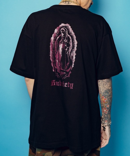 Subciety（サブサエティ）の「MARIA TEE（Tシャツ/カットソー・メンズ・ブラック/ホワイト×ゴールド/ホワイト/ブラック×ゴールド/ブラック×レッド/ブラック×ブラック/レッド/インディゴブルー/ブラック×ピンク/ホワイト系その他2/ブラック×ブルー・LARGE/SMALL/X-LARGE/XX-LARGE/MEDIUM）」の9枚目の写真