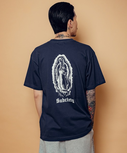 Subciety（サブサエティ）の「MARIA TEE（Tシャツ/カットソー・メンズ・ブラック/ホワイト×ゴールド/ホワイト/ブラック×ゴールド/ブラック×レッド/ブラック×ブラック/レッド/インディゴブルー/ブラック×ピンク/ホワイト系その他2/ブラック×ブルー・LARGE/SMALL/X-LARGE/XX-LARGE/MEDIUM）」の22枚目の写真