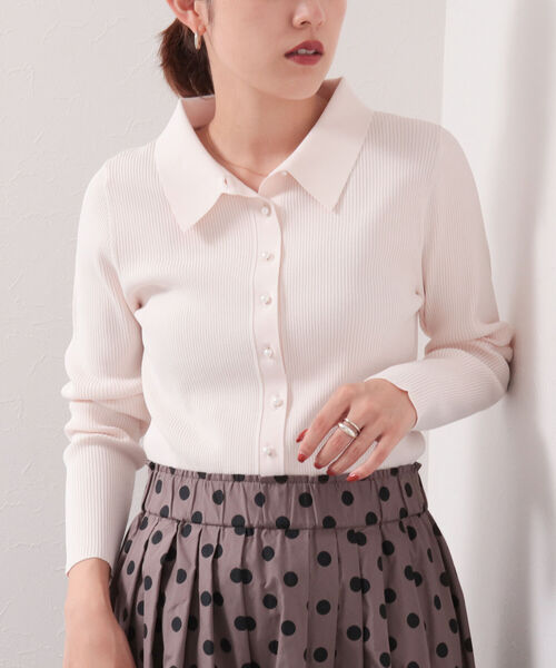 NOLLEY’S（ノーリーズ）の「パール釦 衿付きリブカーディガン（カーディガン/ボレロ・レディース・ブラック/ピンク/アイボリー・38）」の2枚目の写真