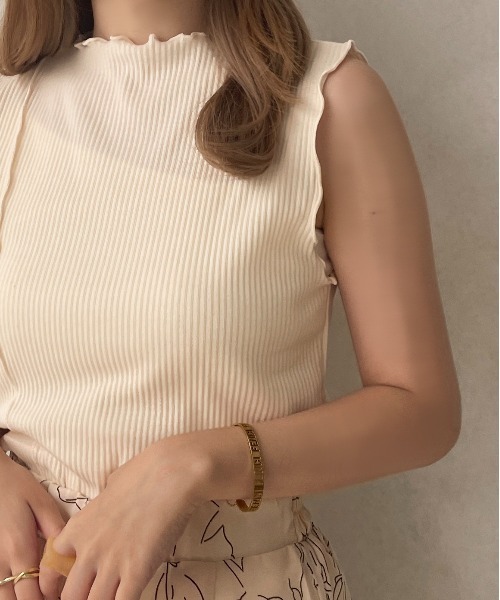 apres jour clair（アプレジュールクレア）の「【apres jour clair】アシメメローリブカットタンク【ZOZOTOWN限定アイテム】（タンクトップ・レディース・アイボリー/ライトベージュ/ベージュ・X-LARGE/フリー）」の2枚目の写真