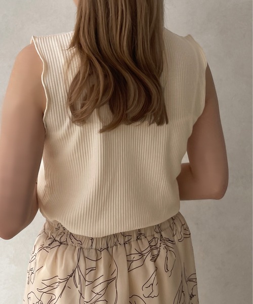 apres jour clair（アプレジュールクレア）の「【apres jour clair】アシメメローリブカットタンク【ZOZOTOWN限定アイテム】（タンクトップ・レディース・アイボリー/ライトベージュ/ベージュ・X-LARGE/フリー）」の7枚目の写真