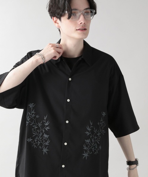 RAGEBLUE(レイジブルー)の「フラワー刺繍シャツ(シャツ/ブラウス・メンズ・ホワイト/ブラック/ブルー・MEDIUM/LARGE)」の3枚目の写真