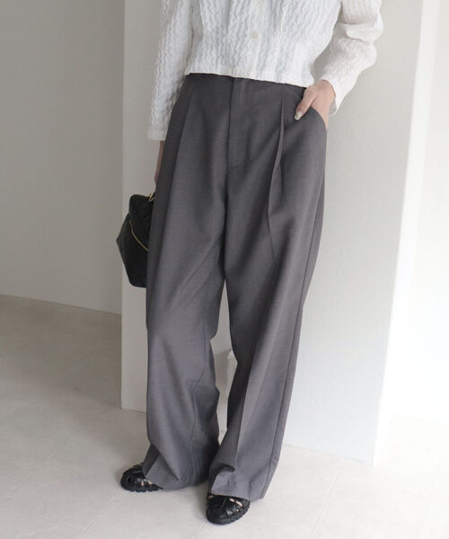 fredy emue（フレディエミュ）の「スラックスセンタープレスパンツ（その他パンツ・レディース・ベージュ/グレー/ブラック系その他・38/36）」の9枚目の写真