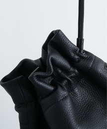 waku（ワク）の「waku ワク / 『KURO』Series レザーショルダー 巾着