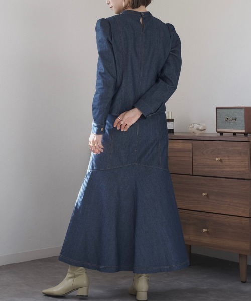 Reurie'(レウリィ)の「デニムブラウス(セットアップ対応)(シャツ/ブラウス・レディース・ブラック/インディゴブルー・FREE)」の4枚目の写真