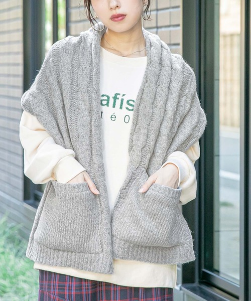 osharewalker（オシャレウォーカー）の「『ポケット付ケーブルニットストール』（ストール/ショール・レディース・ベージュ/杢グレー・FREE）」の2枚目の写真