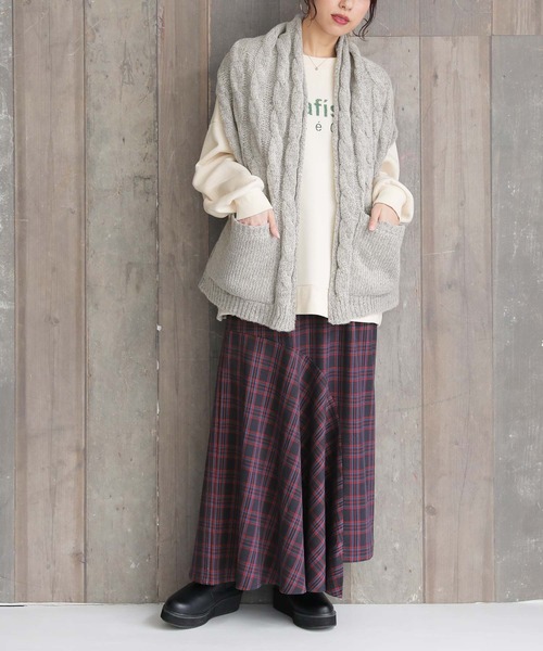 osharewalker（オシャレウォーカー）の「『ポケット付ケーブルニットストール』（ストール/ショール・レディース・ベージュ/杢グレー・FREE）」の13枚目の写真