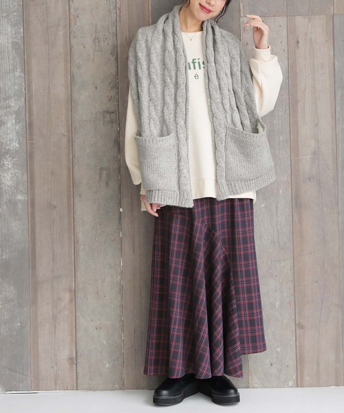 osharewalker（オシャレウォーカー）の「『ポケット付ケーブルニットストール』（ストール/ショール・レディース・ベージュ/杢グレー・FREE）」の7枚目の写真