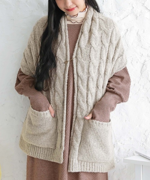 osharewalker（オシャレウォーカー）の「『ポケット付ケーブルニットストール』（ストール/ショール・レディース・ベージュ/杢グレー・FREE）」の5枚目の写真