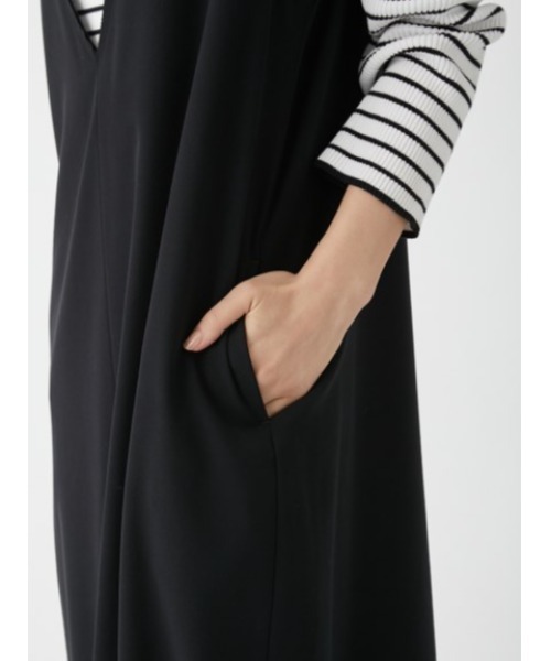 Mila Owen（ミラオーウェン）の「深Vネックコクーンジャンパースカート