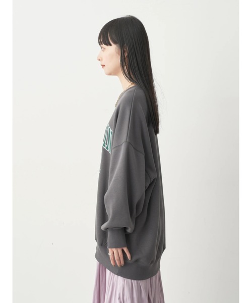 earth music&ecology(アースミュージックアンドエコロジー)の「裏起毛ロゴBIGスウェット(Tシャツ/カットソー・レディース・ベージュ/チャコールグレー/アイボリー・FREE)」の12枚目の写真