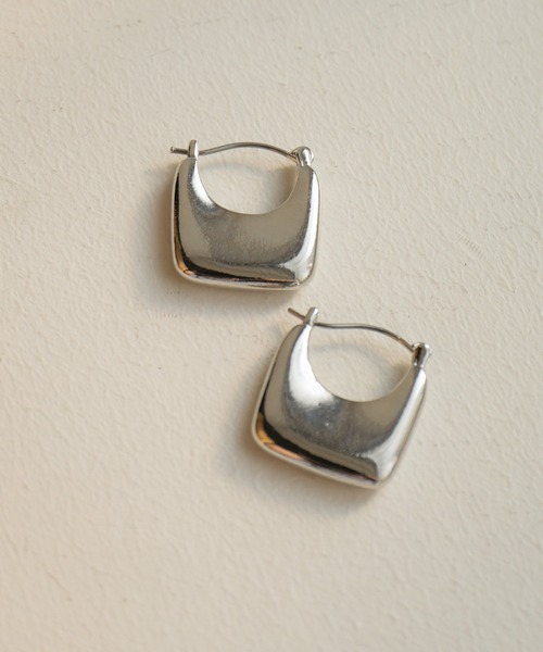 select MOCA（セレクトモカ）の「ラウンドスクエアピアス（ピアス（両耳用）・レディース・ゴールド/シルバー・FREE）」の2枚目の写真