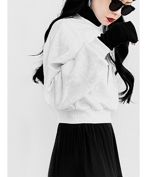 LVEU.(ラブユ.)の「【LVEU.】デザインロゴライトスウェット(Ai select) / トップス カットソー スウェット ライト プリント ロゴ クロップド ショート 長袖 ブラック ホワイト(スウェット・レディース・ブラック/ホワイト・FREE)」の9枚目の写真