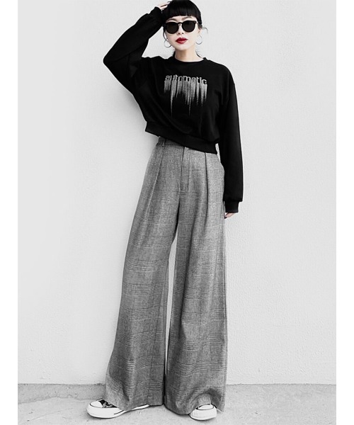 LVEU.(ラブユ.)の「【LVEU.】デザインロゴライトスウェット(Ai select) / トップス カットソー スウェット ライト プリント ロゴ クロップド ショート 長袖 ブラック ホワイト(スウェット・レディース・ブラック/ホワイト・FREE)」の10枚目の写真