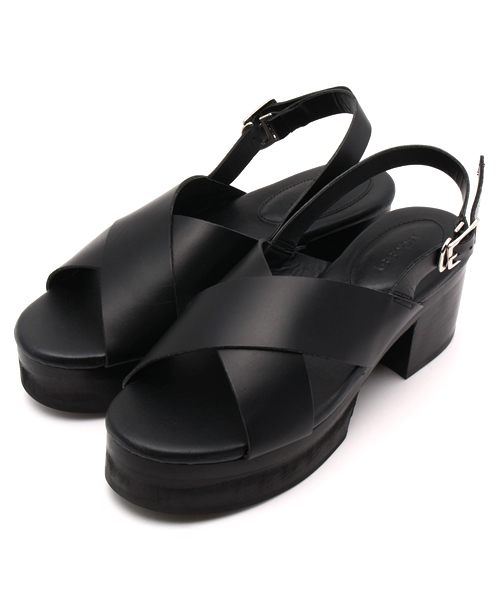MOUSSY（マウジー）の「FLAT CROSS SANDAL（サンダル・レディース・ブラック/カーキ系・MEDIUM/SMALL/LARGE）」の2枚目の写真