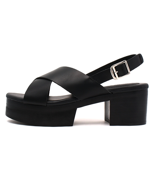 MOUSSY（マウジー）の「FLAT CROSS SANDAL（サンダル・レディース・ブラック/カーキ系・MEDIUM/SMALL/LARGE）」の11枚目の写真
