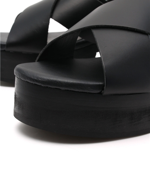 MOUSSY（マウジー）の「FLAT CROSS SANDAL（サンダル・レディース・ブラック/カーキ系・MEDIUM/SMALL/LARGE）」の5枚目の写真