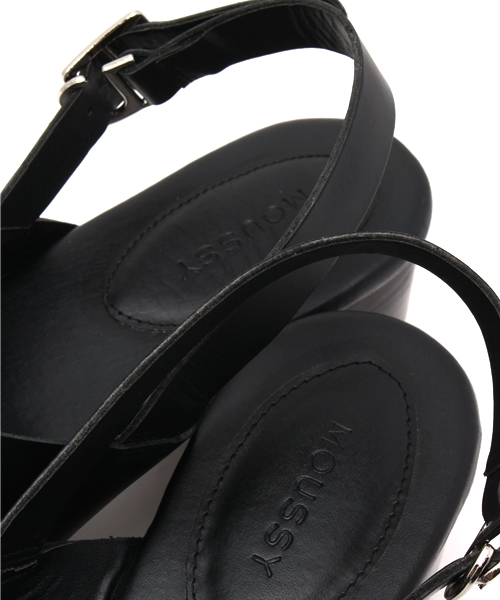 MOUSSY（マウジー）の「FLAT CROSS SANDAL（サンダル・レディース・ブラック/カーキ系・MEDIUM/SMALL/LARGE）」の7枚目の写真