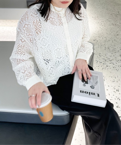 Meli rich(メリーリッチ)の「クロシェレースバンドカラーシャツ(シャツ/ブラウス・レディース・ブラック/オフホワイト・MEDIUM)」の13枚目の写真