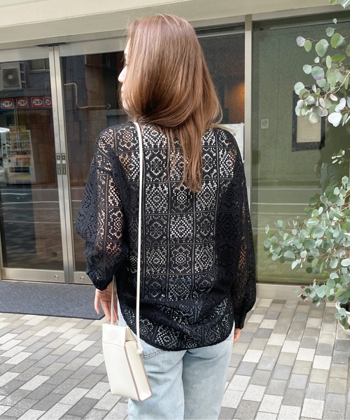Meli rich(メリーリッチ)の「クロシェレースバンドカラーシャツ(シャツ/ブラウス・レディース・ブラック/オフホワイト・MEDIUM)」の8枚目の写真