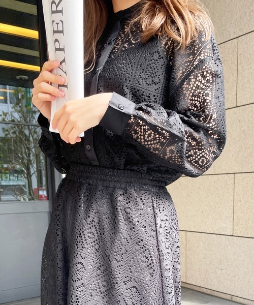 Meli rich(メリーリッチ)の「クロシェレースバンドカラーシャツ(シャツ/ブラウス・レディース・ブラック/オフホワイト・MEDIUM)」の15枚目の写真