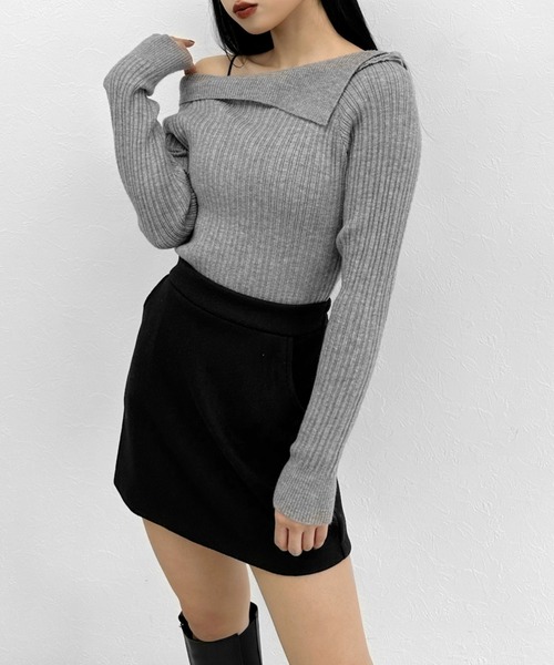 LVEU.(ラブユ.)の「【ZOZOTOWN限定】Asymmetric off-shoulder knit / アシンメトリーオフショルダーニット(ニット/セーター・レディース・グレー/ブラック・FREE)」の1枚目の写真