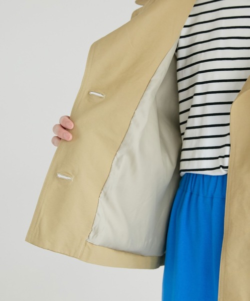 Doux archives（ドゥアルシーヴ）の「ガンフラップショートトレンチコート（トレンチコート・レディース・ベージュ/グレイッシュベージュ・FREE）」の15枚目の写真